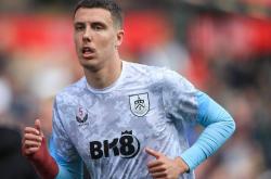 天空：伯恩利将与23岁中卫艾斯特福涨薪续约