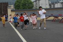 课堂协作显活力，团队游戏聚人心——中国矿业大学梦启支教团开展体育课程