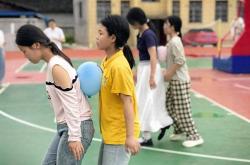 隆回县鸭田镇苗田中学课后服务体育兴趣班开展体育游戏活动
