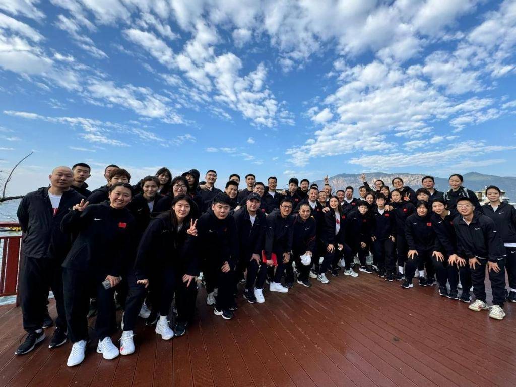 体坛联播｜利兹联、伯恩利重返英超，北京淘汰北控队晋级四强