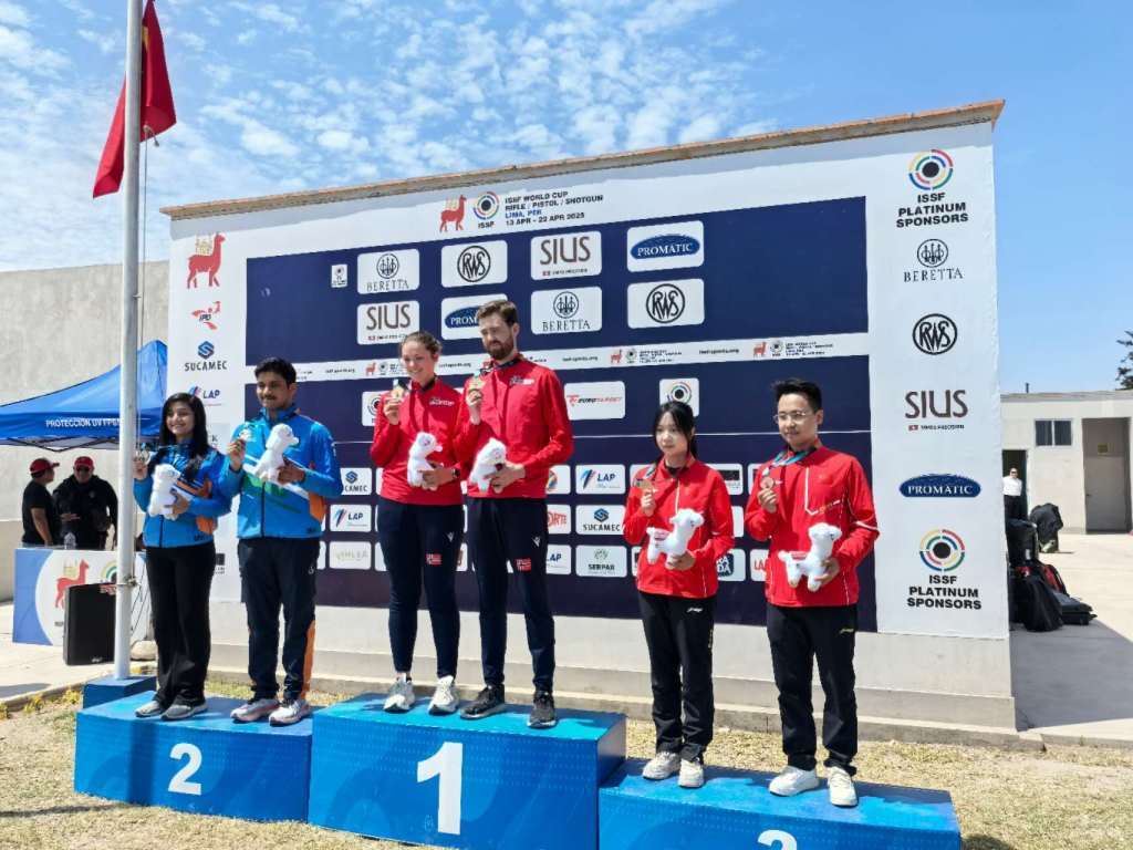 体坛联播｜利兹联、伯恩利重返英超，北京淘汰北控队晋级四强