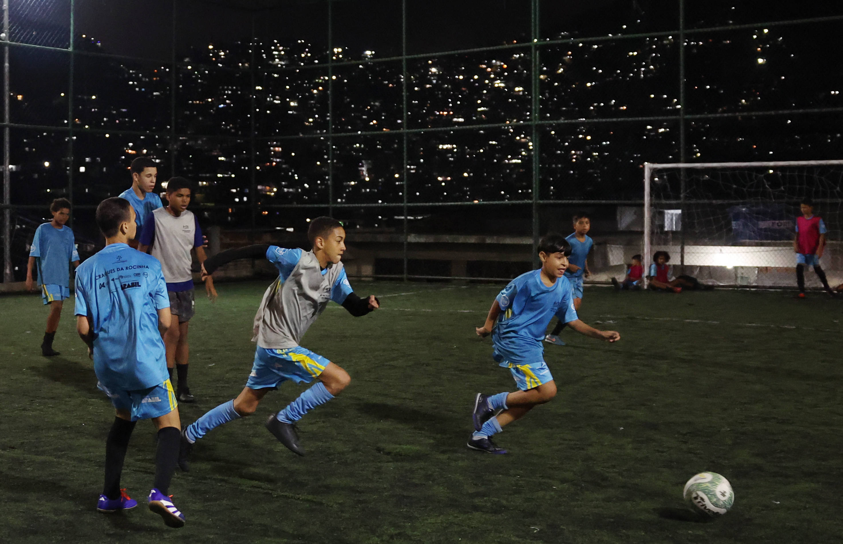 （体育）贫民窟的孩子爱足球