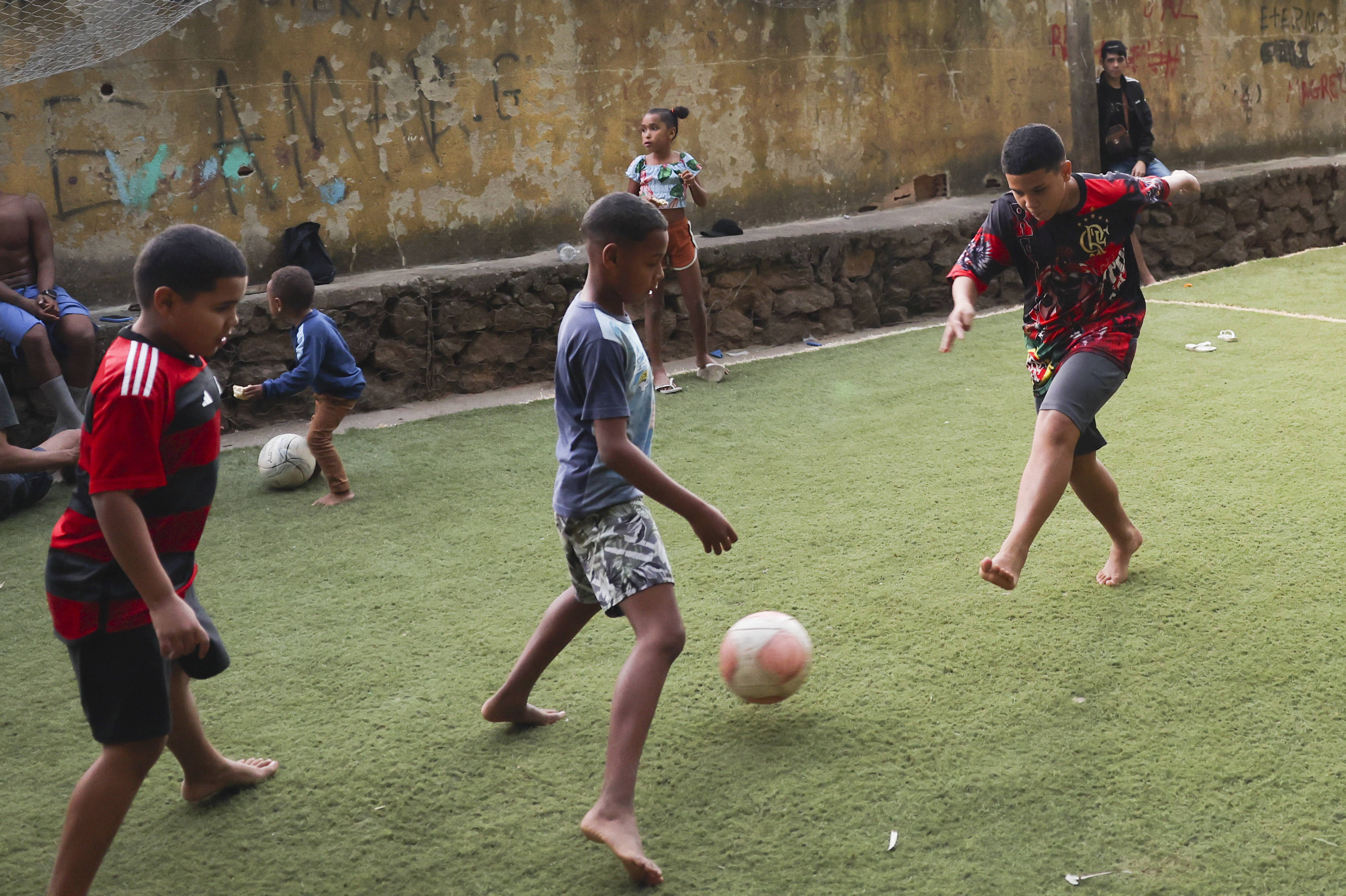 （体育）贫民窟的孩子爱足球