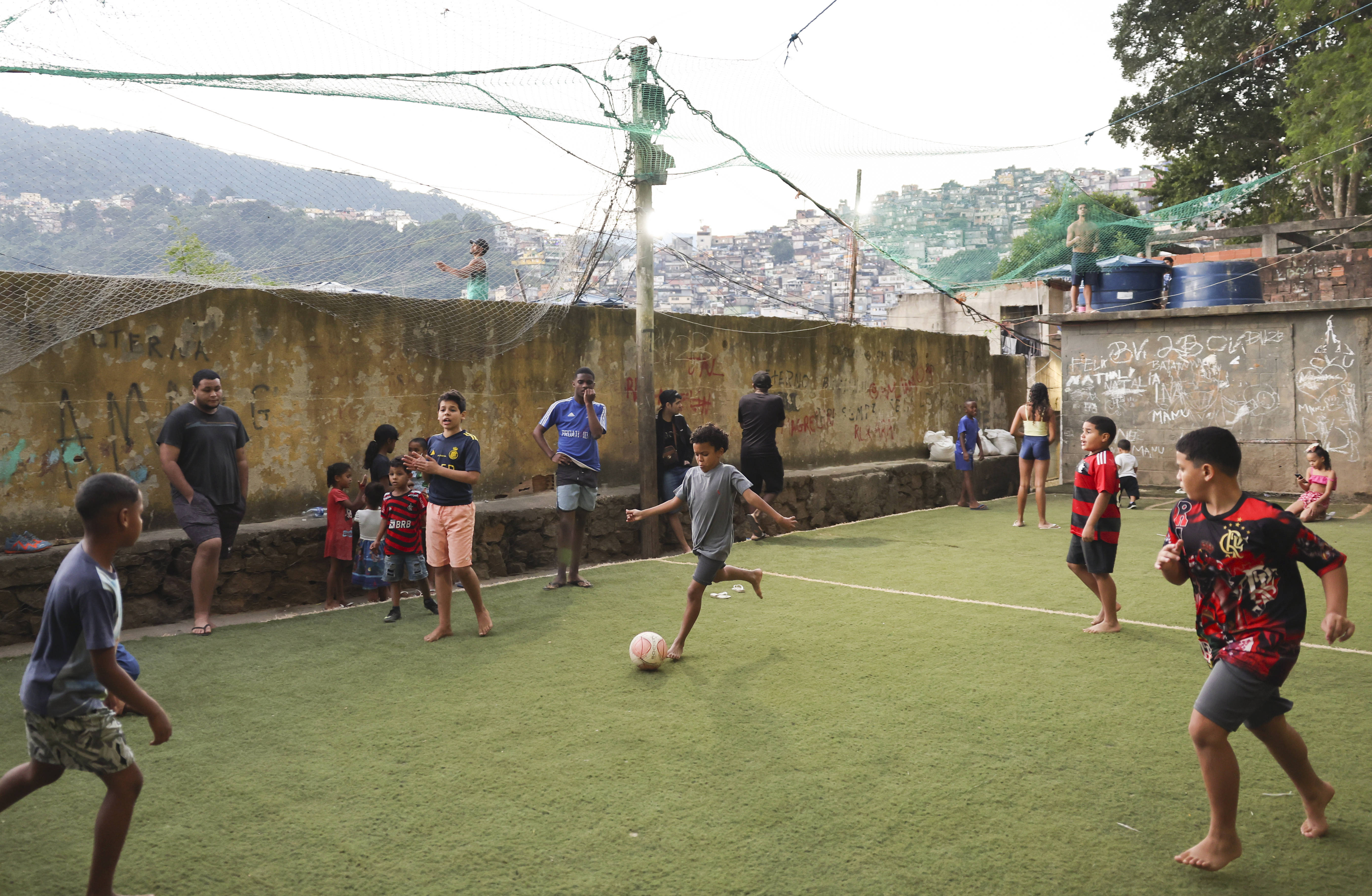 （体育）贫民窟的孩子爱足球